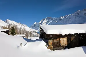 Alpe: snowed in alpe alm building Guggistafel