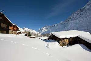 Alpe: snowed in alpe alm building Guggistafel