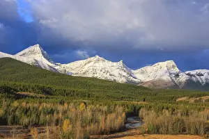 Storms: Snowflakes begin to fall as a late autumn storm approaching over the peaks of the Elk Range mountains in Kananaskis