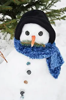 Scarf: Snowman with hat, scarf and carrot nose