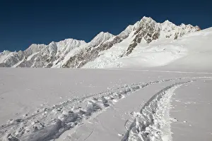 Plane: Snowplane tracks