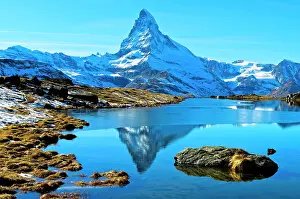 Matterhorn: Snowy Matterhorn reflected in the partly frozen
