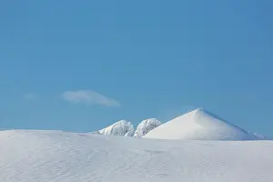 Sunndalsfjella: Snowy mountain landscape - Dovrefjell-Sunndalsfjella
