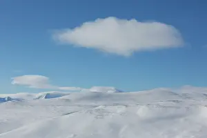 Sunndalsfjella: Snowy mountain landscape - Dovrefjell-Sunndalsfjella