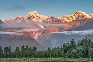 Westland: Snowy mountain peaks Mount Cook and Mount Tasman