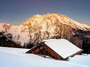 Cabin: Snowy Priesbergalm in front of Watzmann east face