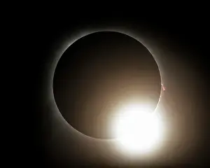 Moon: Solar eclipse, totality, diamond ring
