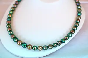 Sold: sold in retail. The beads called Tahitian black