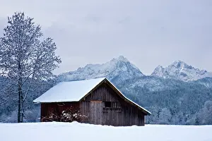 Farmers: Solitary farmers hut in the snow, Bavaria