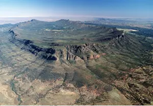 Pound: South Australia - Wilpena Pound a natural bowl