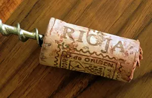 Commerical: Spain - The end in the life of a bottle cork: speared