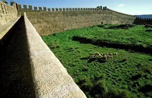 Morena: Spain - The magnificent crenellated thirtheenth-century