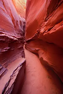 Spooky: Spooky Canyon - a narrow passage - Navajo Sandstone walls