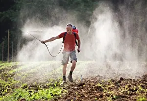 Fertilizer: Spraying fertiliser
