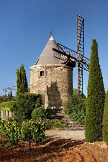 Luberon: Springtime at a windmill home and vineyard