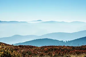Lorraine: Staggered mountain ranges in the haze, am Hohneck