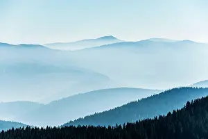 Lorraine: Staggered mountain ranges in the haze, am Hohneck