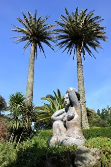 Tresco: Statue of Gaia by sculptor David Wynne