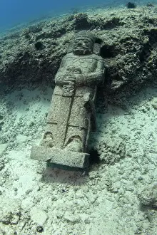 Sculptures: Statue under water, Maunalua Bay, Oahu, Hawaii