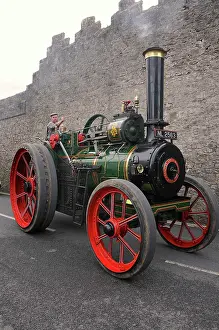 Motor: Steam tractor in operation, road locomotive as an