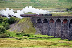 200617: Steam Train Hauled by The Scots Guardsman Arriving