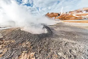 Northeastern: Steaming hot springs, geothermal area Hverar&, x1ae92c;
