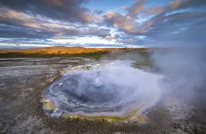 Upland: Steaming spring at the Hveravellir geothermal area
