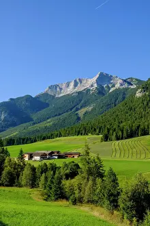 Townsmall: Steinberg am Rofan, Guffert at the back, Tyrol