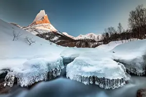 Stetind: Stetind, Norwegian national mountain, icy stream