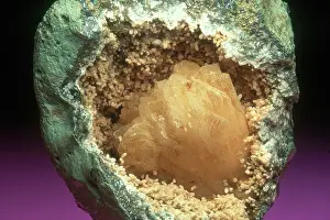 Silicate: Stilbite
