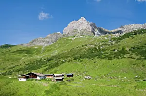 Huts: Stoankasern alpine pasture, Kalkwand in the back