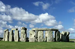 Monuments: Stonehenge - prehistoric monuments
