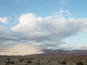 Amargosa: Storm - raises lots of sand in the late evening
