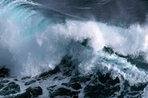 Crashing: Storm Wave, Hawaii