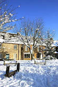 Stow: Stow on the Wold - market square covered in snow