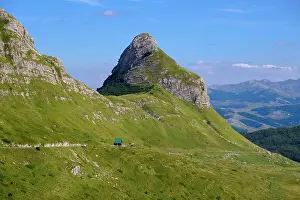 Montenegro: Stozina Mountain, Lomnido Hut, P14 Pass Road in