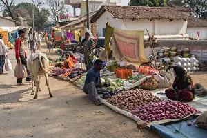 Markets: Street market in Kanha