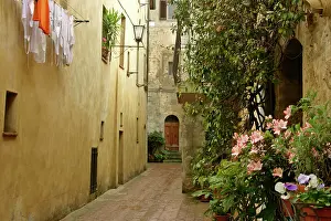 Pienza: Street scene in Pienza - historic building in the