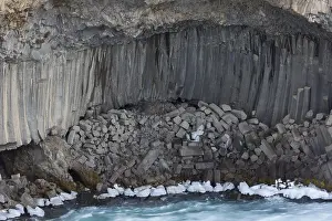 Skjalfandafljot: Structures in basalt stones at river Skjalfandafljot