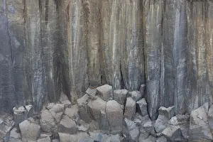Nordurland: Structures in basalt stones at river Skjalfandafljot