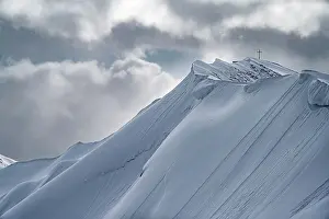 230122: Summit cross of the Hoferspitze with covered summit