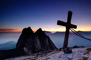 Berchtesgaden: Summit cross of the third Watzmannkind in front