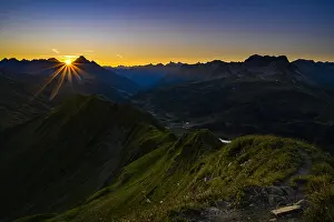 Reflex: Summit ridge of the H&, x1a6972;spitze with Lechtal