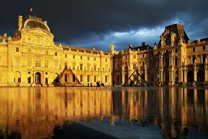 Flag: Sunlight and reflections at Musse du Louvre