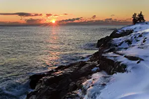 Rays: Sunrise over the Atlantic Ocean in winter