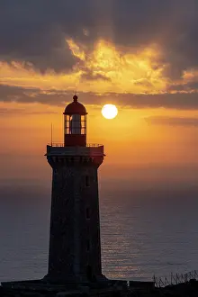 Settlement: Sunrise on the Bsar lighthouse, Pyrsnses-Orienta