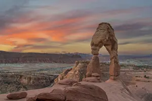 Sandstone: Sunrise over Delicate Arch in the Arches National Park