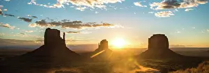 Mesas: Sunrise, mesas West Mitten Butte, East Mitten Butte