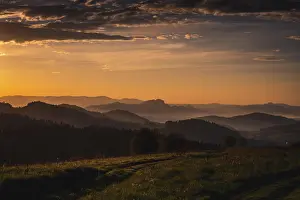 Polish: Sunrise over mountains, foggy spring, Pieniny mountains