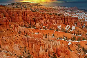 Bryce: Sunrise, panoramic view, Bryce Canyon with snow